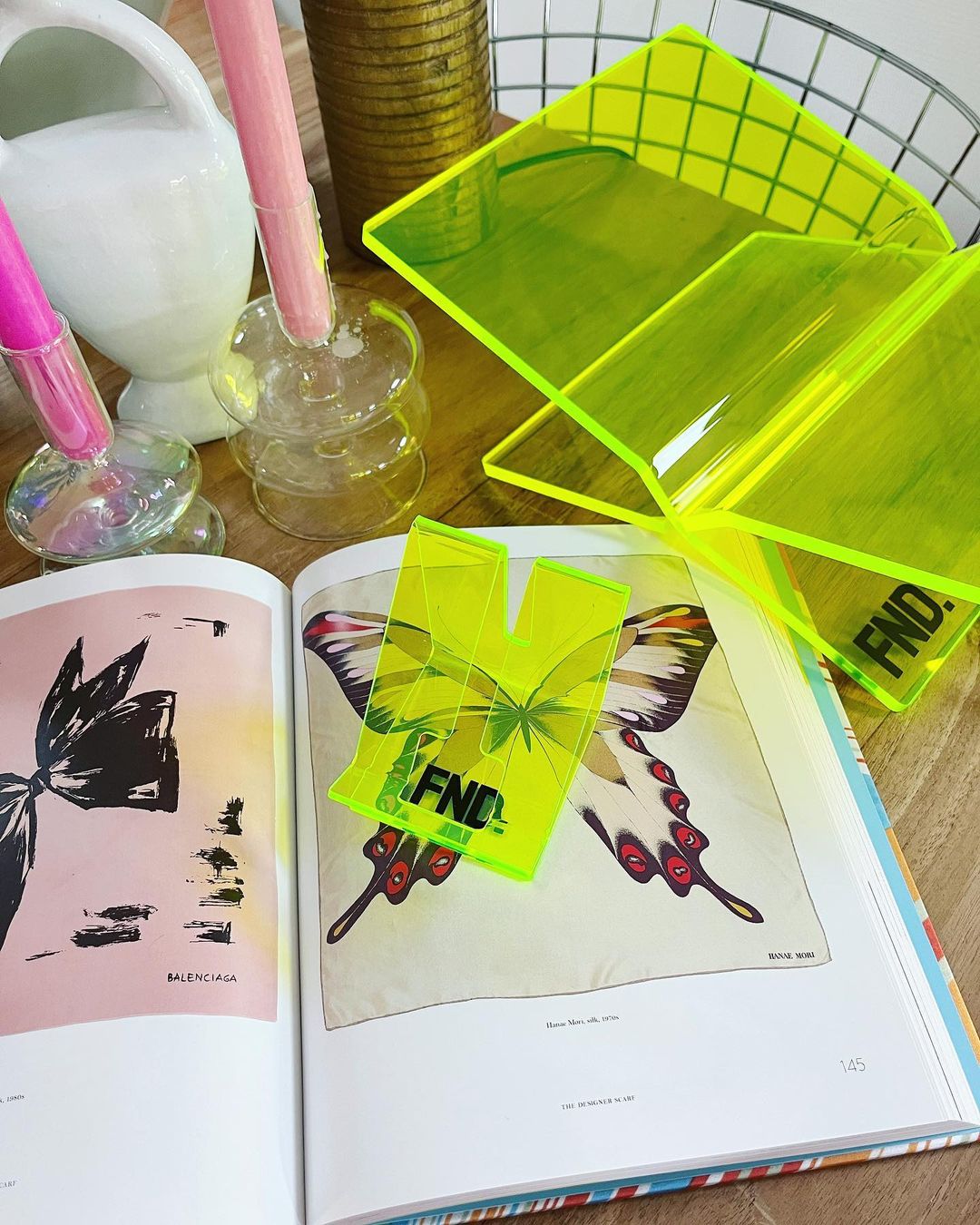 Bookstand - Bright Yellow inspiration 4